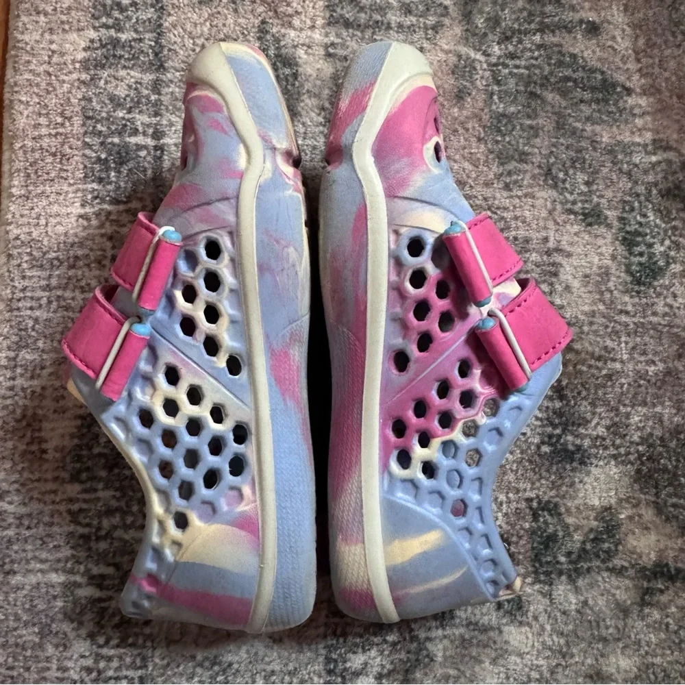 Plae water shoes adjustable